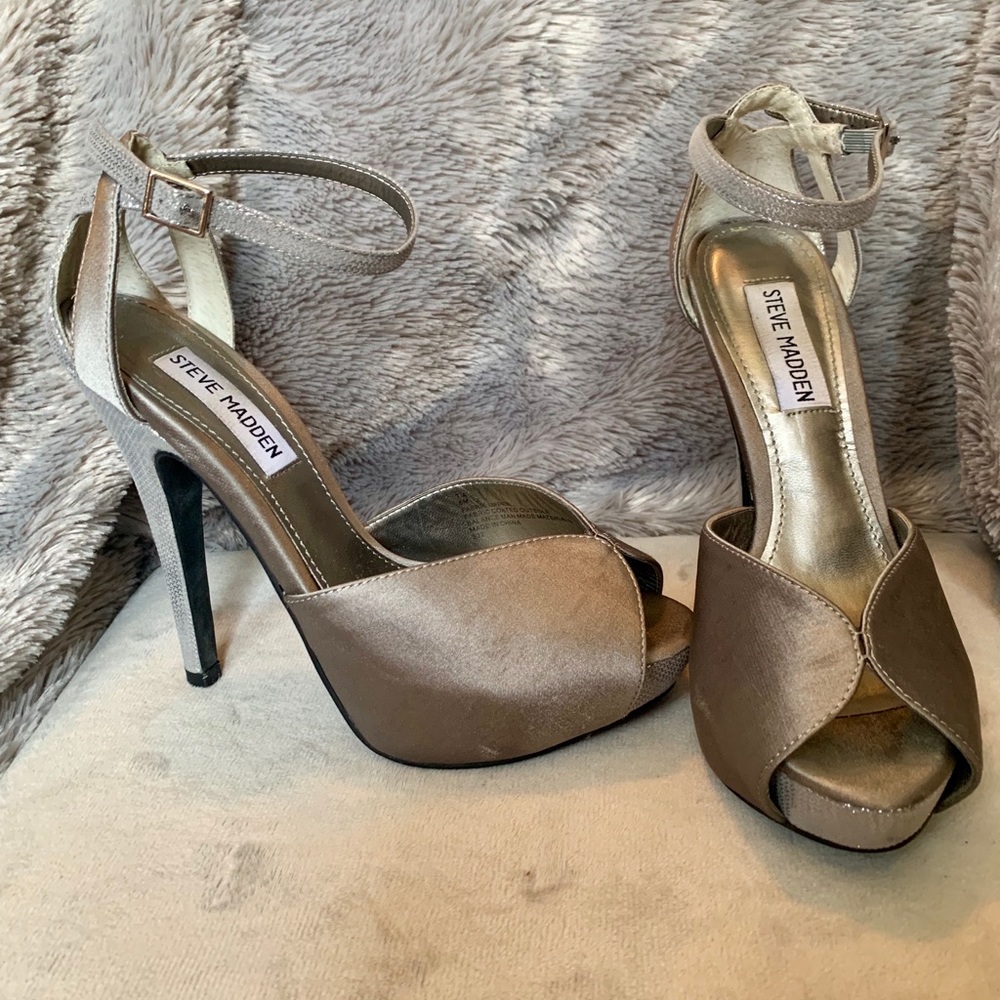 Steve Madden Gray Peep-Toe Heels